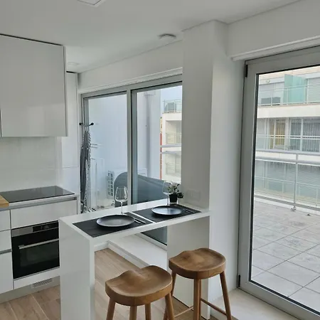 With Huge Rooftopterrace - Free Parking Apartment *