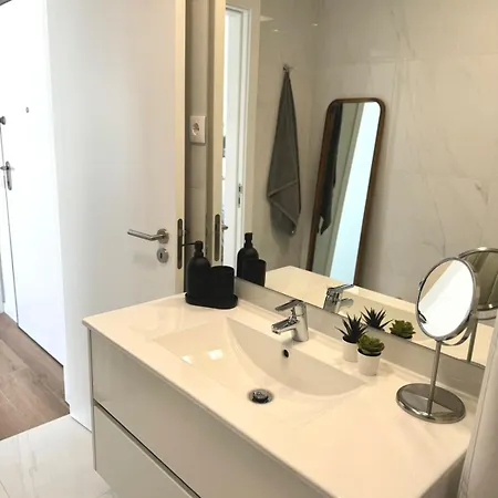 With Huge Rooftopterrace - Free Parking *