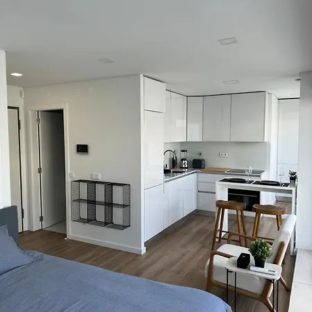 With Huge Rooftopterrace - Free Parking Apartment
